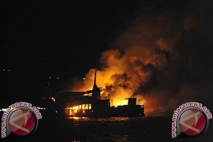 Kapal Bali-Lombok Terbakar