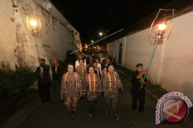 Kirab Malam Lailatul Qadar Keraton Surakarta