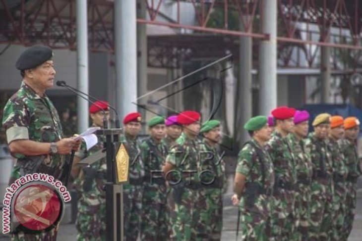 Panglima TNI Pimpin Apel