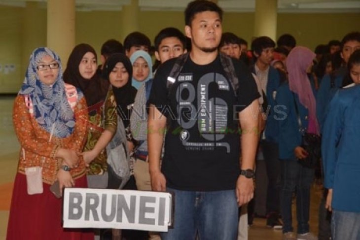 Mahasiswa Brunei KKN