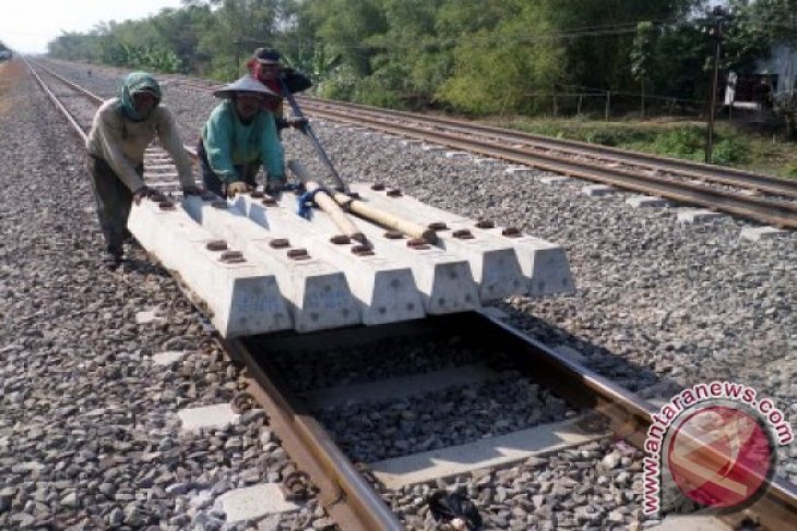 Polsuska Sukabumi Ringkus Penjarah Rel Kereta Api