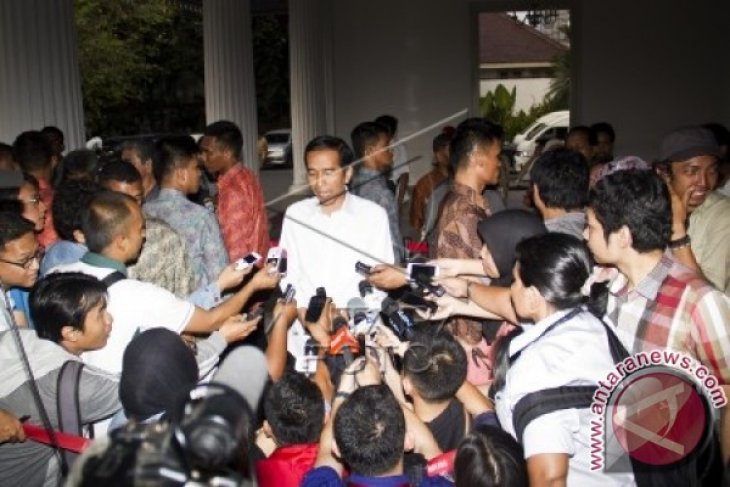 Jokowi Ajukan Surat Pengunduran Diri