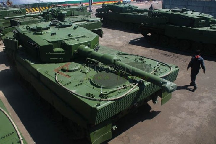 Tank Leopard Tiba Di Surabaya