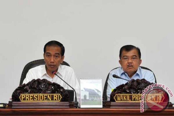 Jokowi leads cabinet meeting, focuses on infrastructure development