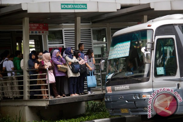 TransJakarta alihkan sejumlah rute imbas aksi unjuk rasa buruh di kawasan Monas