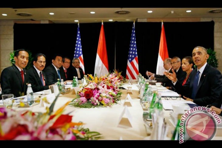 Jokowi attends APEC leaders' meeting in Vietnam