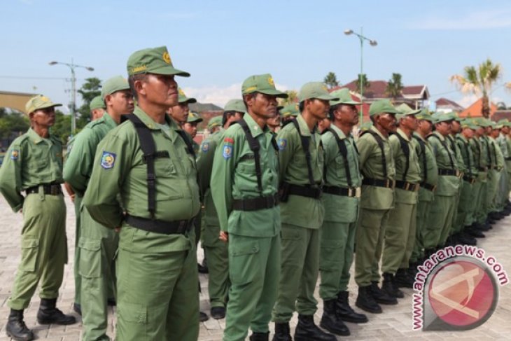 Linmas, Garda Terdepan Keamanan Lingkungan: Pahami Tugas dan Tanggung Jawabnya