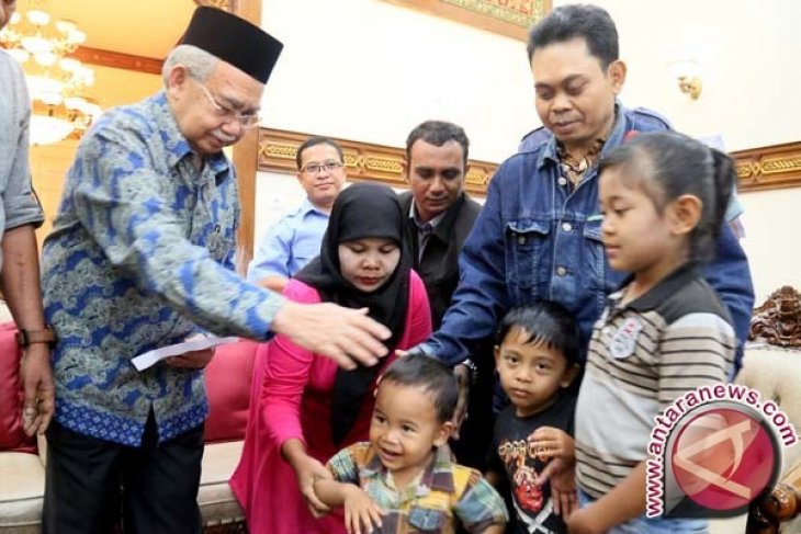 Korban Tsunami Kembali ke Aceh