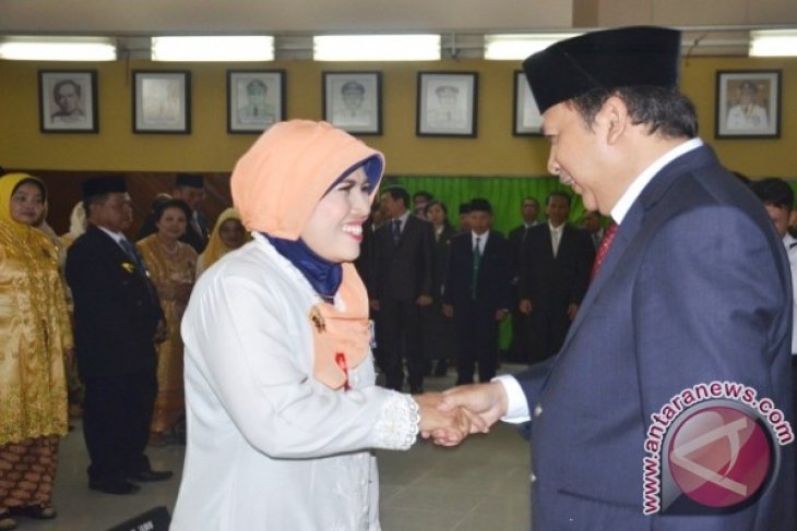 100 PNS Pemkot Samarinda Terima Satya Lencana