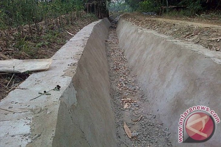 Petani Harapkan Saluran Irigasi