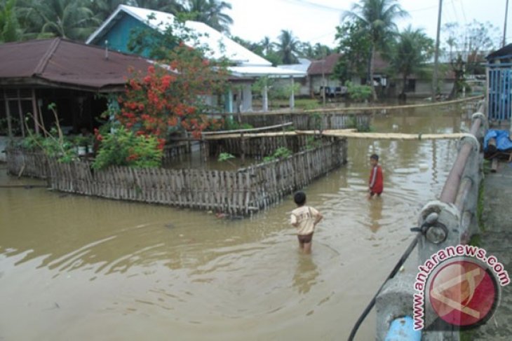 BPBD Rejanglebong salurkan bantuan korban banjir