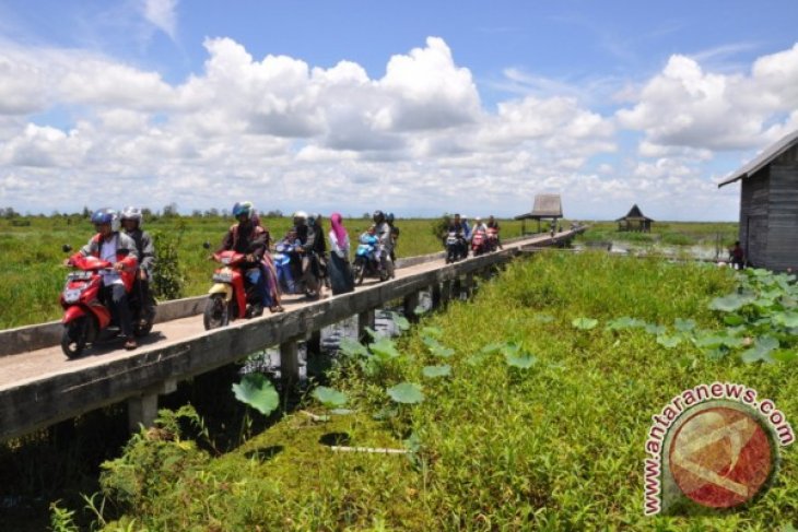 TITIAN DANAU PANGGANG