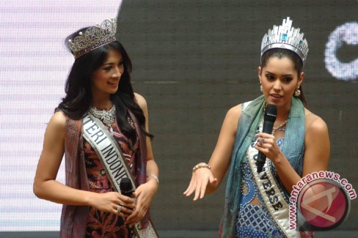 Miss Universe Berkunjung ke Surabaya