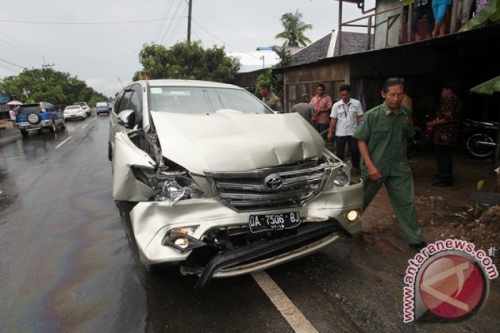 TABRAKAN BERUNTUN IRINGAN MENTERI