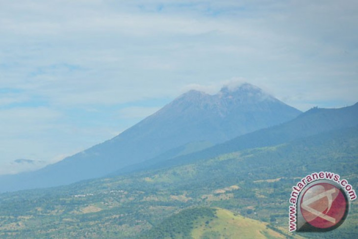 Volcanic activities of Mt Agung, Mt Rinjani remain normal: Disaster Mitigation Center