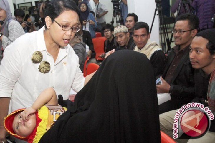 Minister Welcomes 91 Indonesian Citizens From Yemen