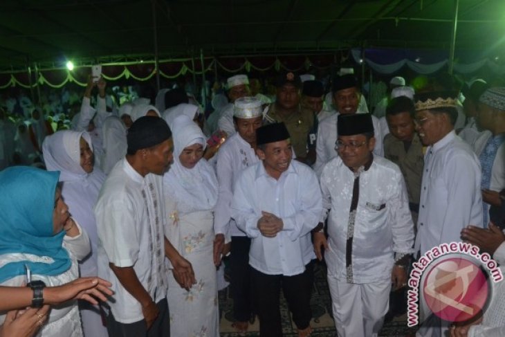 Bupati Gorontalo Utara Indra Yasin bersama mantan anggota DPR-RI Qomar