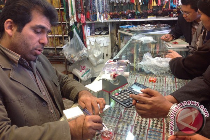 Di tengah protes, Pertokoan di Iran tetap buka