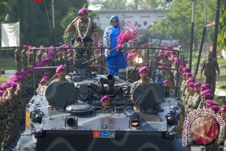 Penyambutan Komandan Korps Marinir