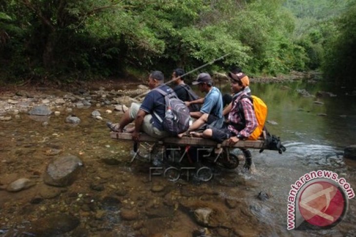 Sarana Transportasi Kampung Terpencil