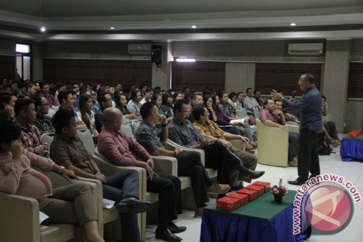 Geladi Wisudawan Stikom Bali