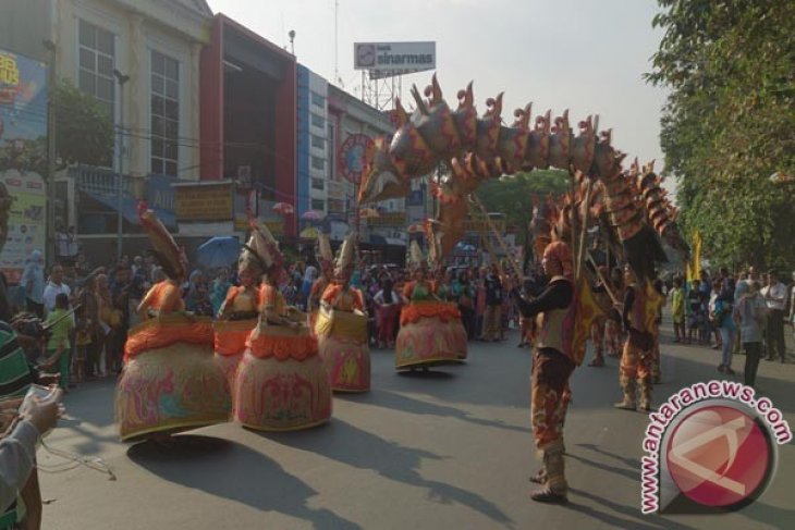 Ribuan Warga Bogor Antusias Saksikan Pawai Helaran