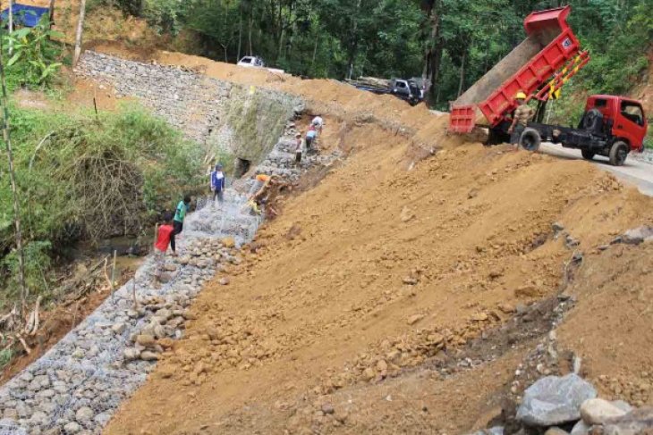 Perbaikan Pondasi Jalan Sirip JLS