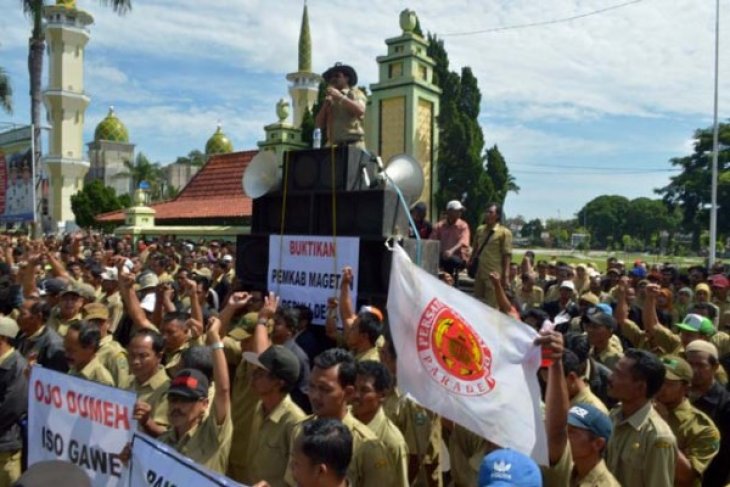 Demo Perangkat Desa