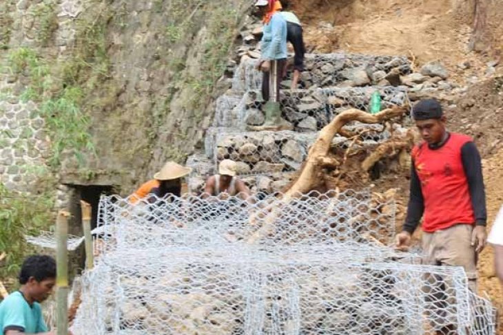 Perbaikan Pondasi Jalan Sirip JLS