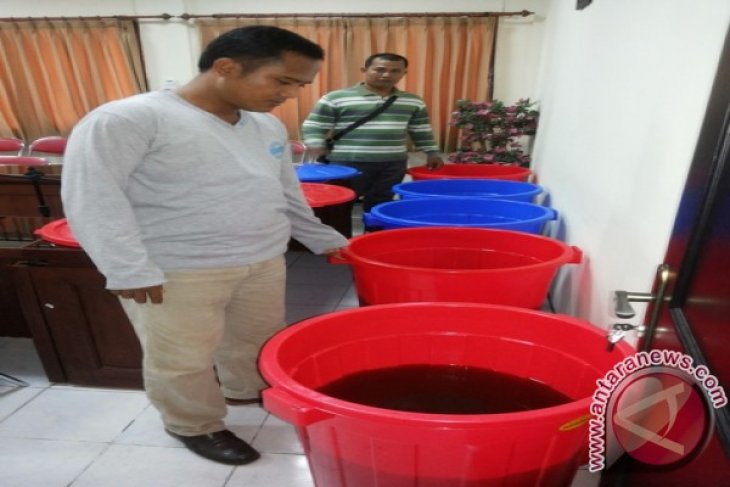 Polisi Periksa Kandungan Miras Oplosan