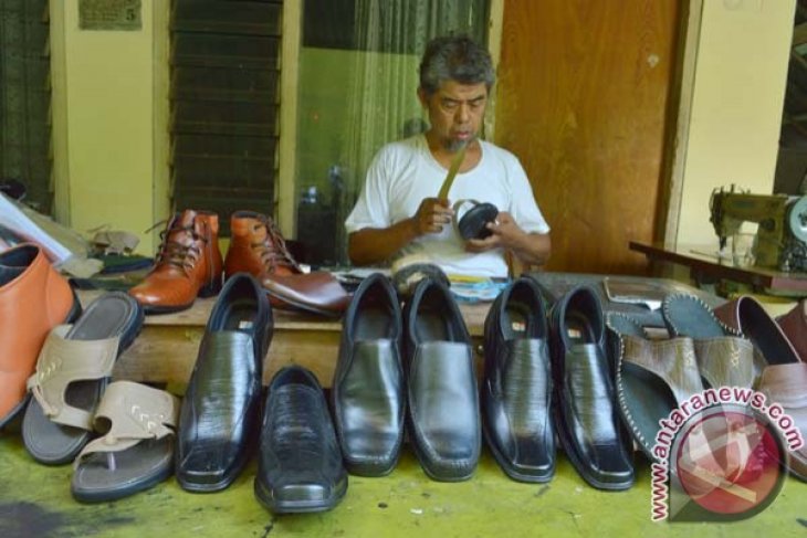 Produksi Sepatu Meningkat