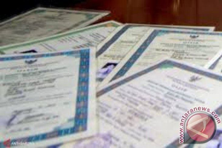 Seorang perempuan muda nekad bikin ijasah dan menjual lewat medsos, kini diproses secara hukum
