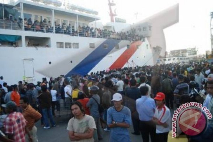 1.737 Pemudik Berangkat dari Pelabuhan Feri Penajam