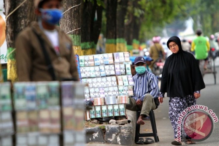 PENUKARAN UANG JALANAN