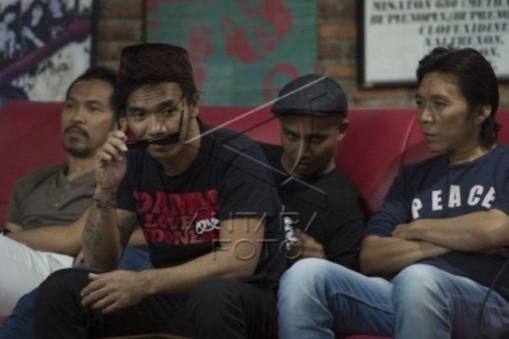 "Halal" Slank Band