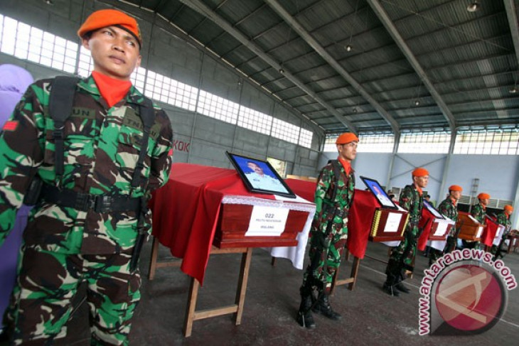 news focus - indonesia should rely on domestic defense industry to modernize weaponry by - (d)