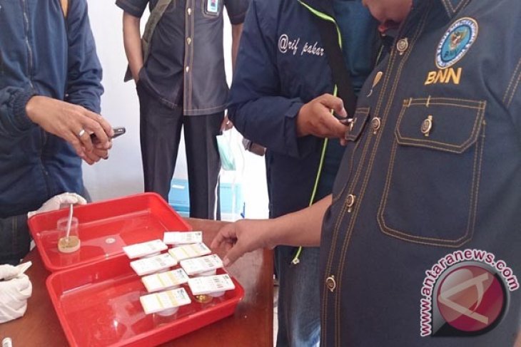Sopir bus di Karawang jalani tes urine