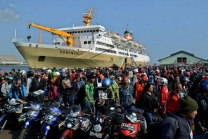 PEMUDIK MOTOR MENGGUNAKAN KAPAL