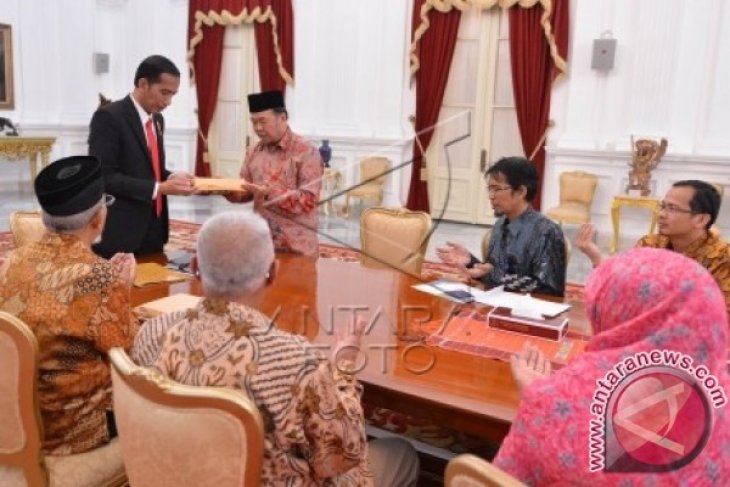Presiden Jokowi Membayar Zakat