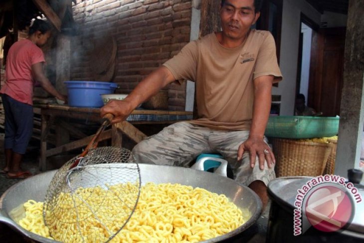 Permintaan Kue Alen-alen