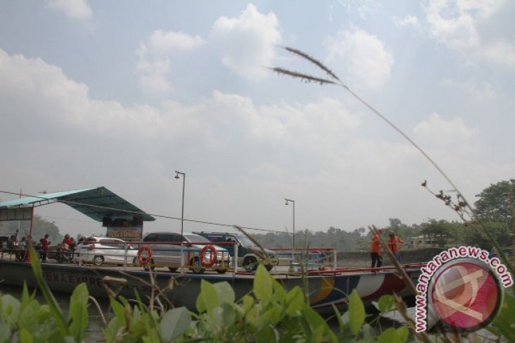 Jasa Perahu Penyeberangan Sungai Brantas