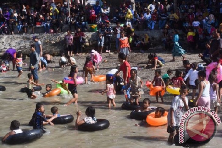 Wisata Pantai Kenjeran