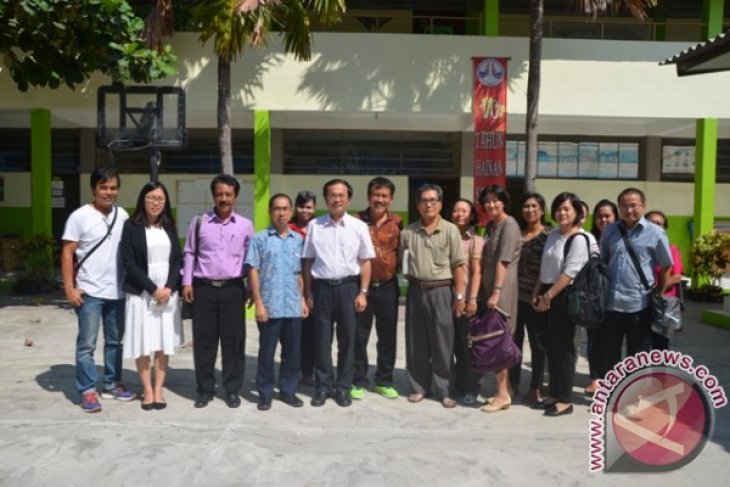 Delegasi Media Hainan Kunjungi Sekolah Hainan