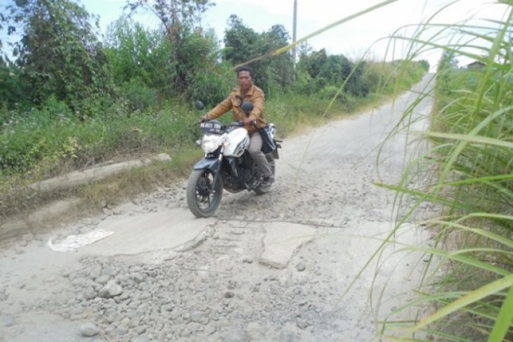 Jalan Sentra Pertanian di Simalungun Rusak