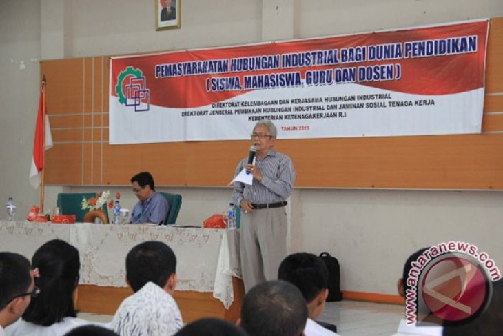 Kemanaker Beri Pelatihan PHI Kepada 400 Akademisi