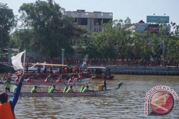 LOMBA PERAHU NAGA