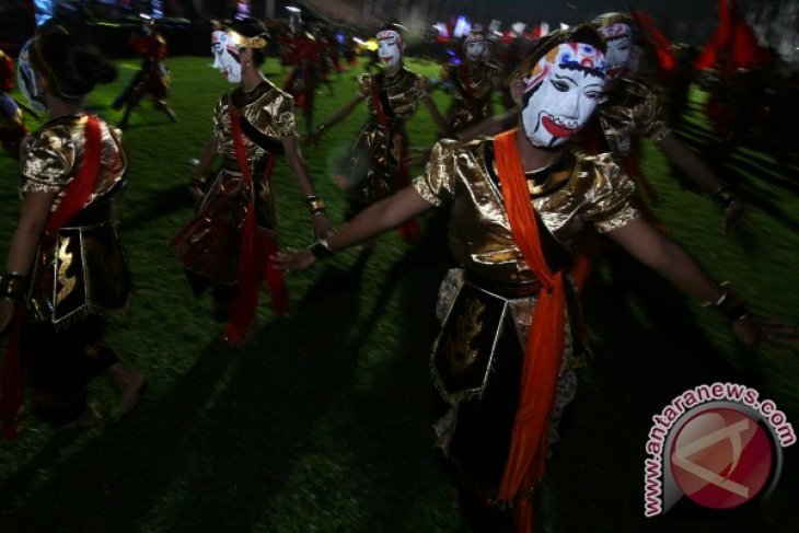 Tari Kolosal Topeng Panji