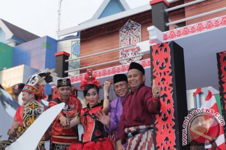 Bank Kalbar Berpartisipasi Karnaval Khatulistiwa Dalam Semangat Optimisme