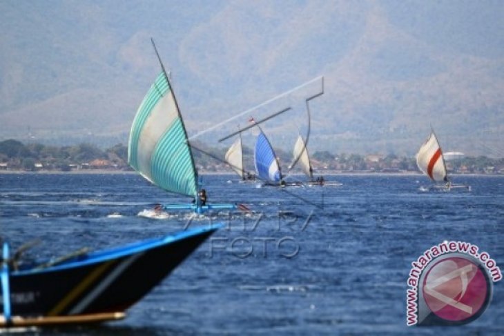 Lomba Perahu Layar Nelayan