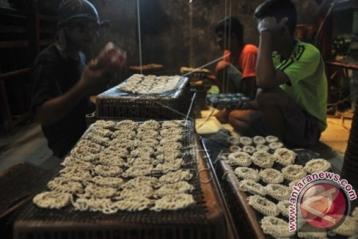 Produksi Kerupuk Terung Meningkat